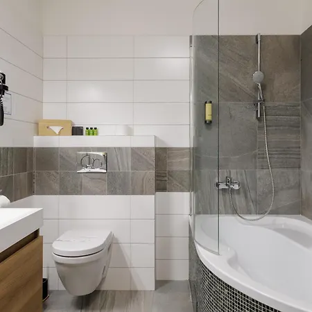 River Aparthotel 4*