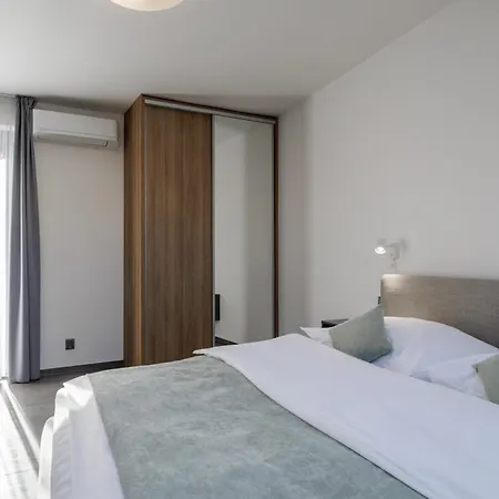 River Aparthotel 4*